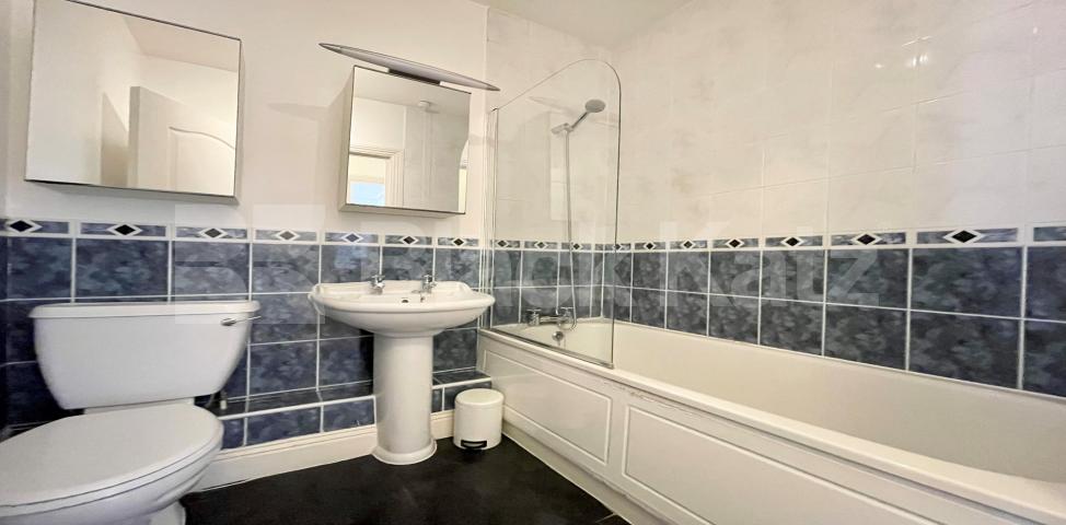 			LET , 3 Bedroom, 2 bath, 0 reception Apartment			 Leathermarket Court - Leathermarket Street, London Bridge